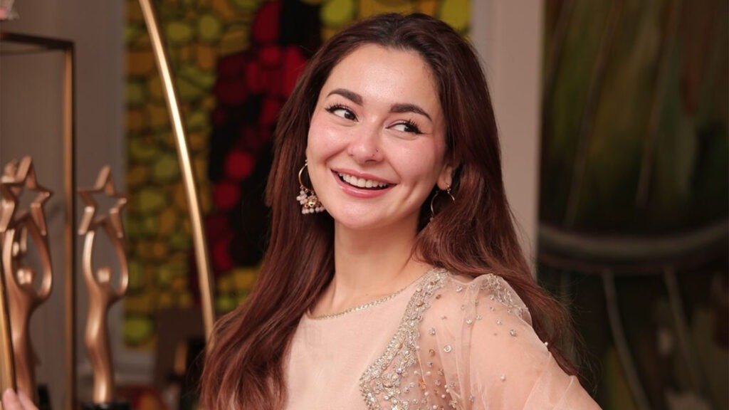 Hania Amir in desi look, smiling and looking gorgeous 