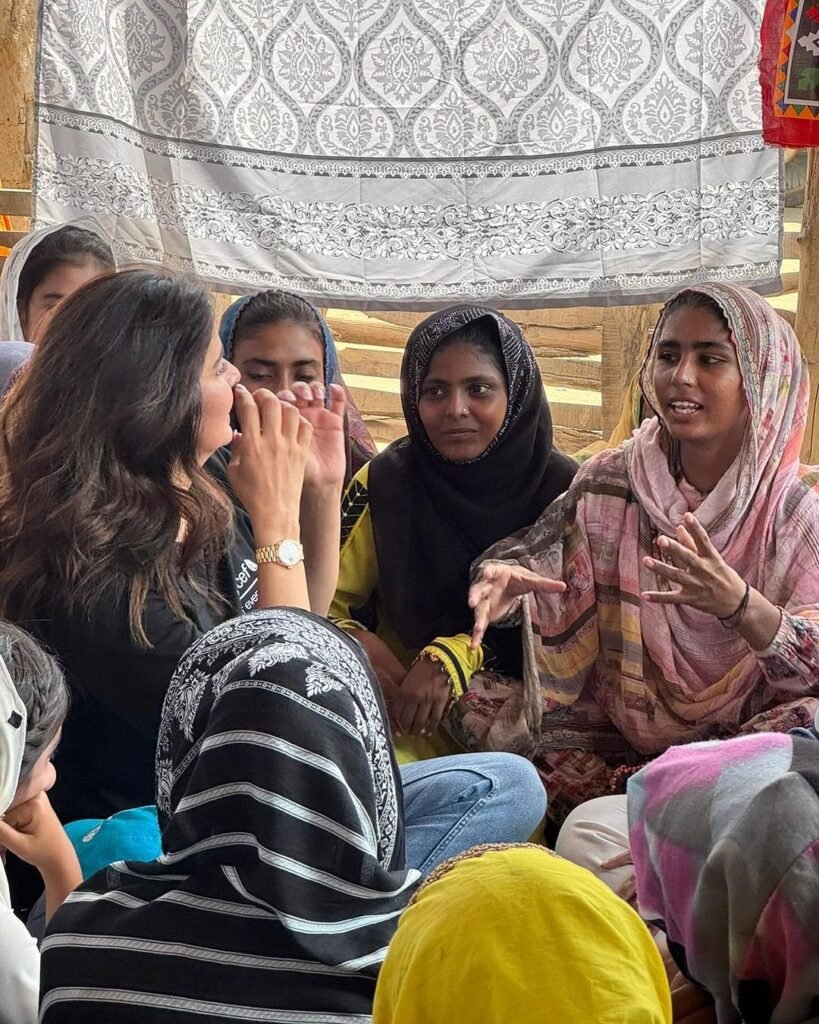 Saba Qamar UNICEF Picture with Children's
