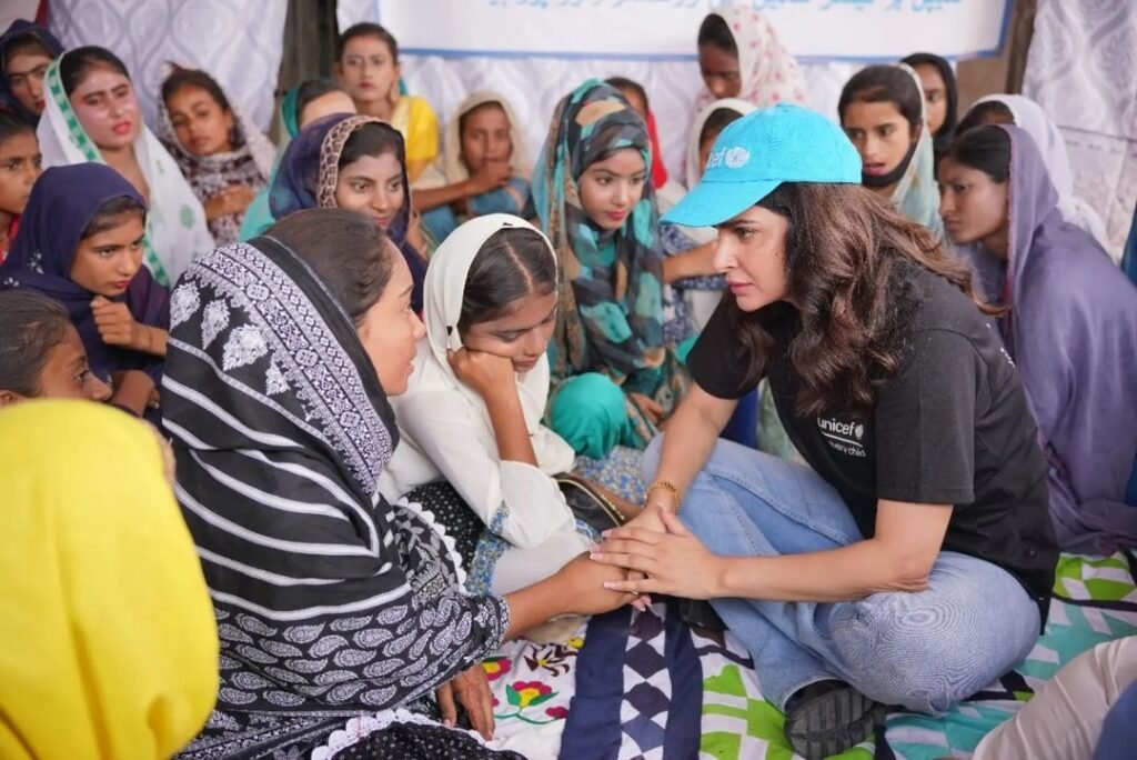 Saba Qamar UNICEF Picture with Children's