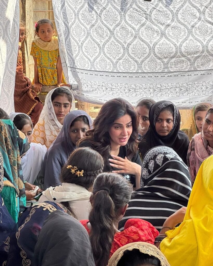 Saba Qamar UNICEF Picture with Children's