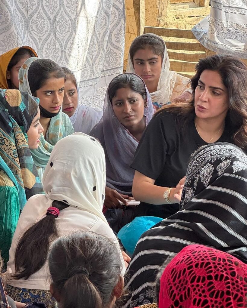 Saba Qamar UNICEF Picture with Children's