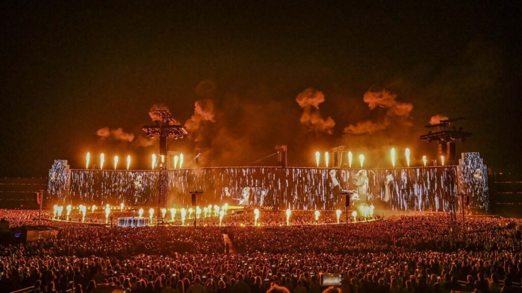 A Record-Breaking, Largest LED Video Wall at Night