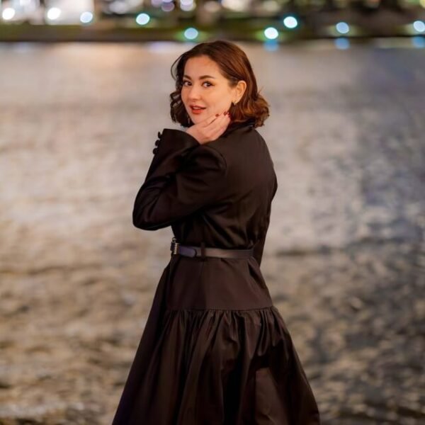 Hania Aamir Dazzles in Dallas, Texas: A Glamorous Evening by the Waterfront
