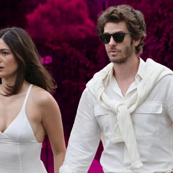 Entertainment 16 Monica Barbaro and Andrew Garfield outside Wimbledon