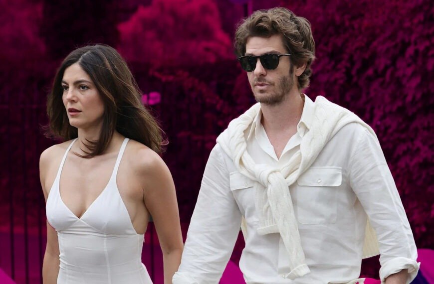 Monica Barbaro and Andrew Garfield outside Wimbledon